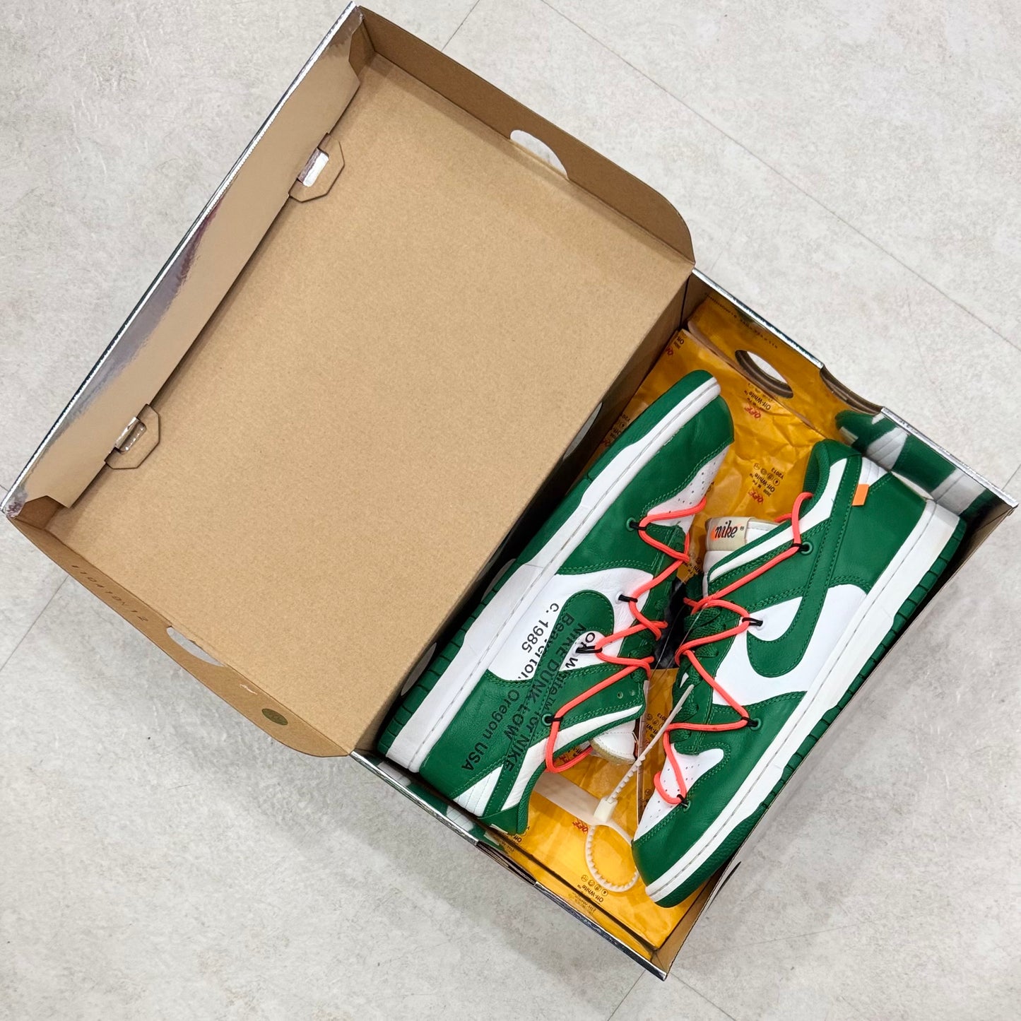 CT0856-100 Nike Dunk Off-White Celtics