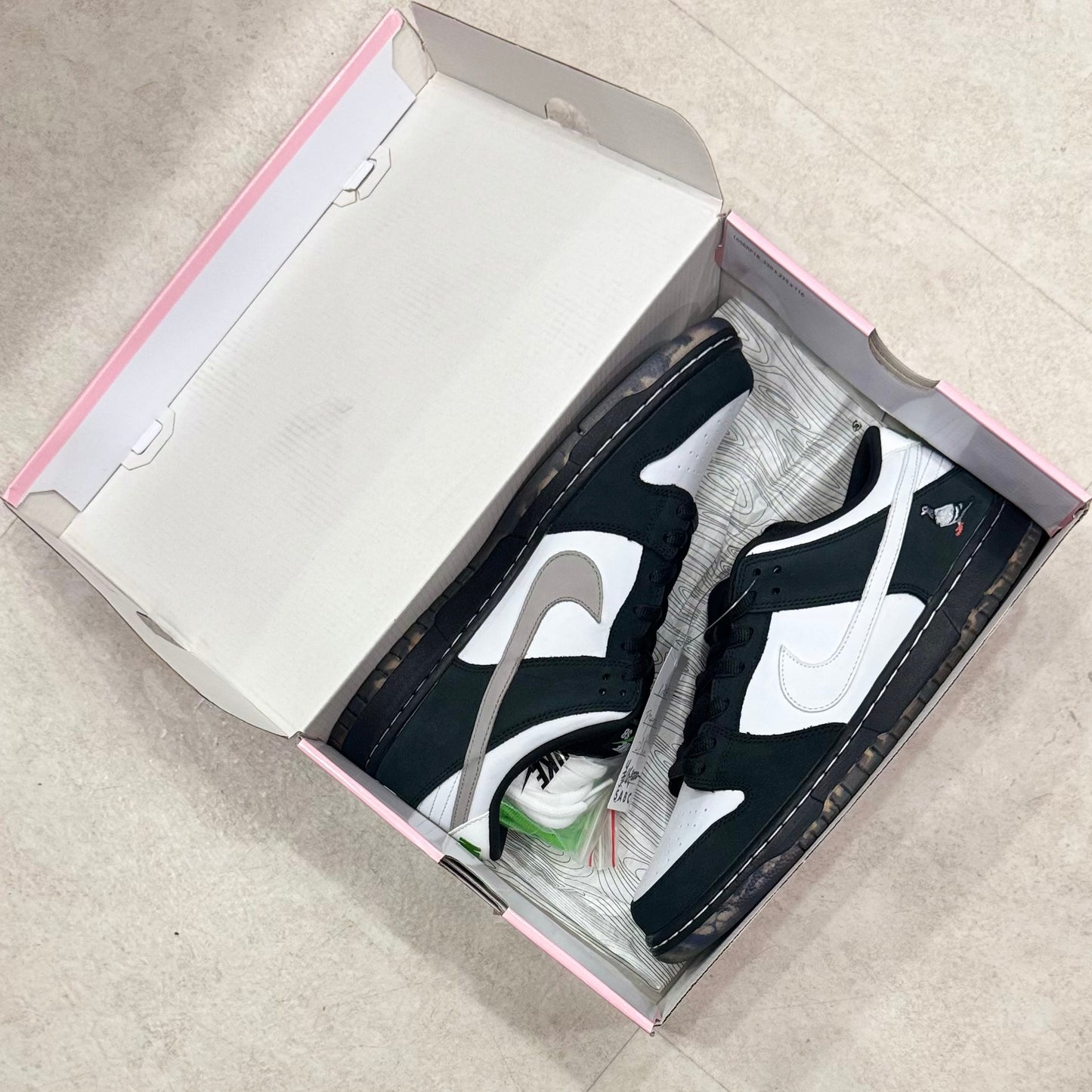 BV1310-013 Nike SB Dunk Staple Panda pigion