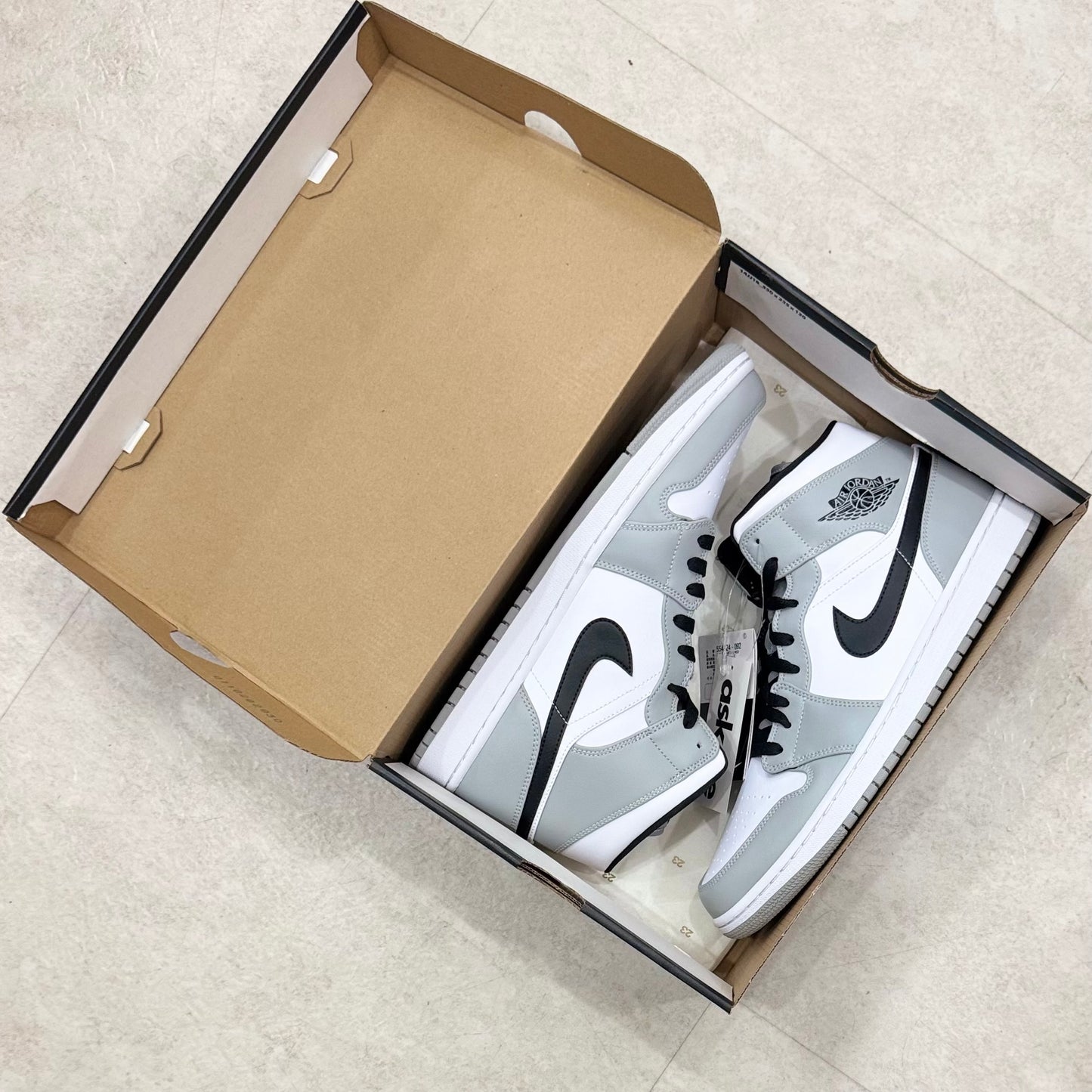 554724-092 Nike Air Jordan 1 Light Smoke Grey 2024