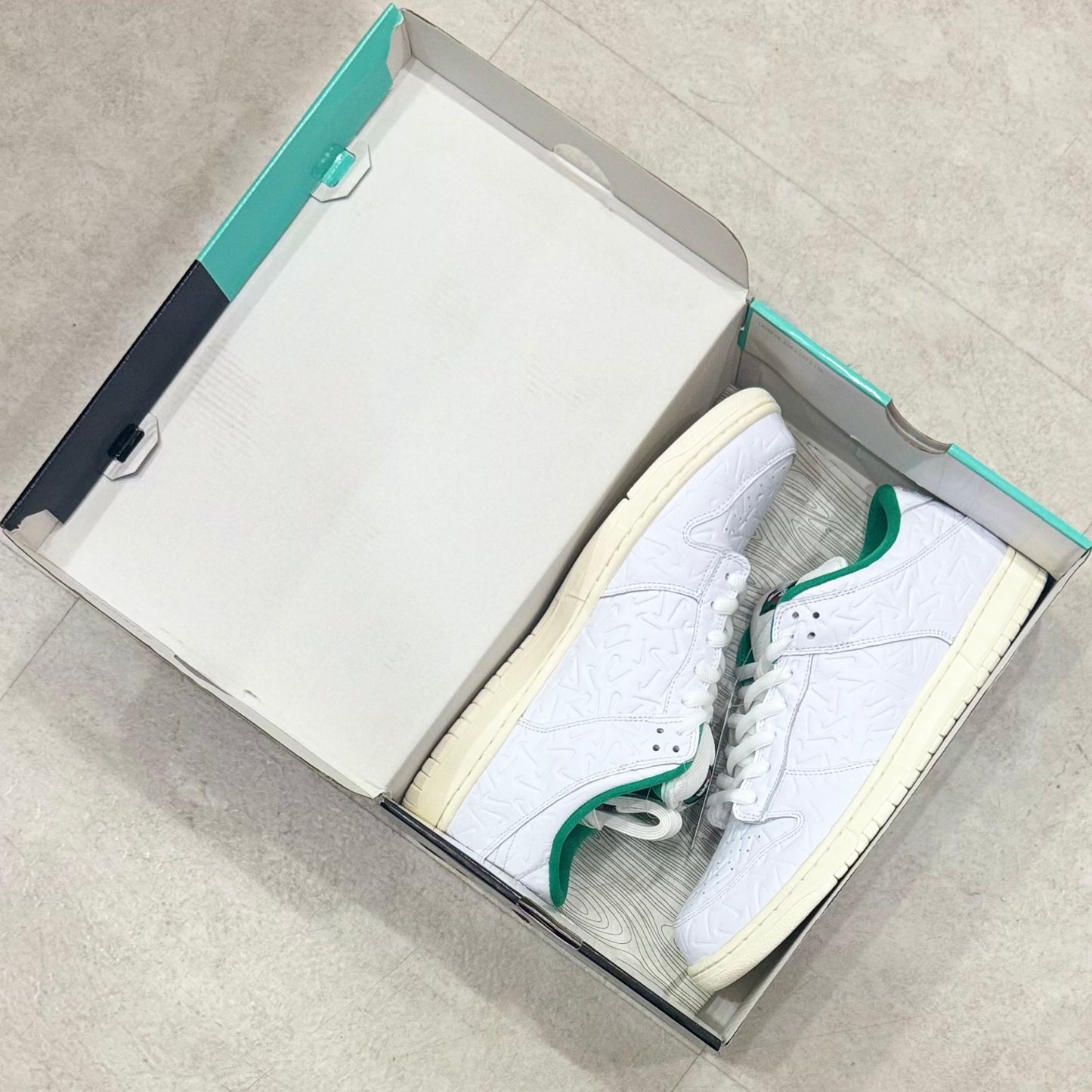 CU3846-100 Nike SB Dunk Ben-G