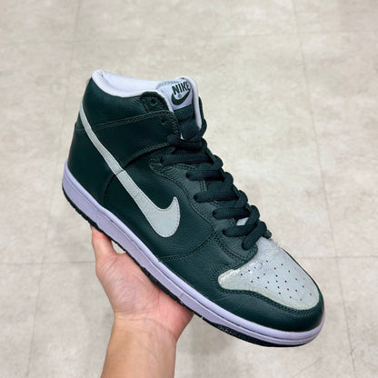 305050-302 Nike SB Dunk Ghost