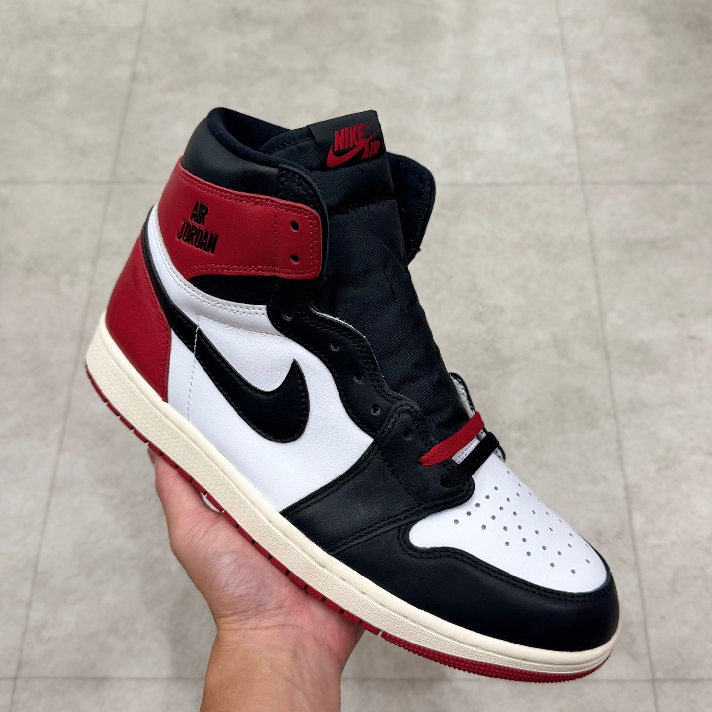DZ5485-106 Nike Air Jordan 1 Black Toe 2025
