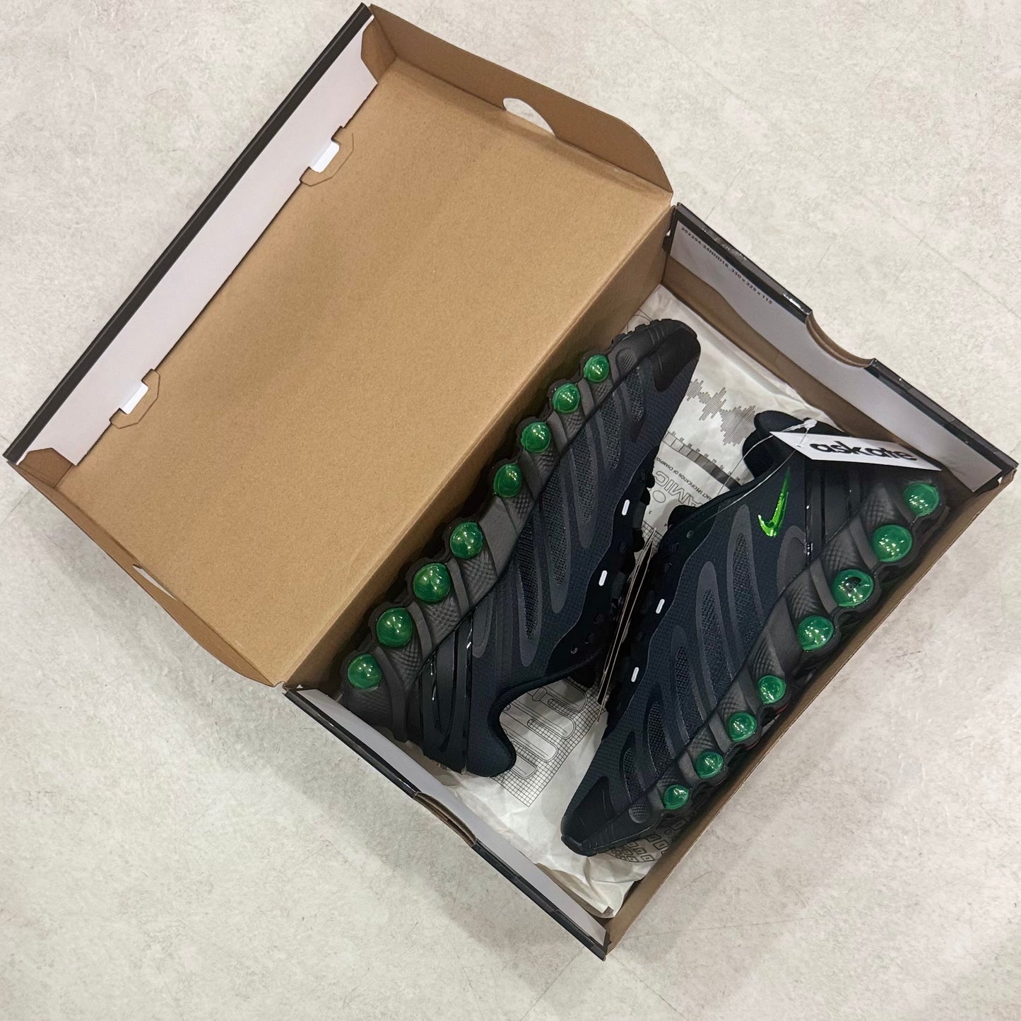 IH4119-001 Nike Air Max DN8 Green Strike