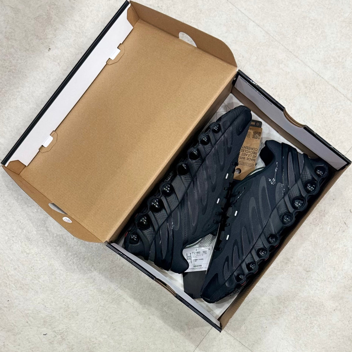 FQ7860-002 Nike Air Max DN8 Triple Black