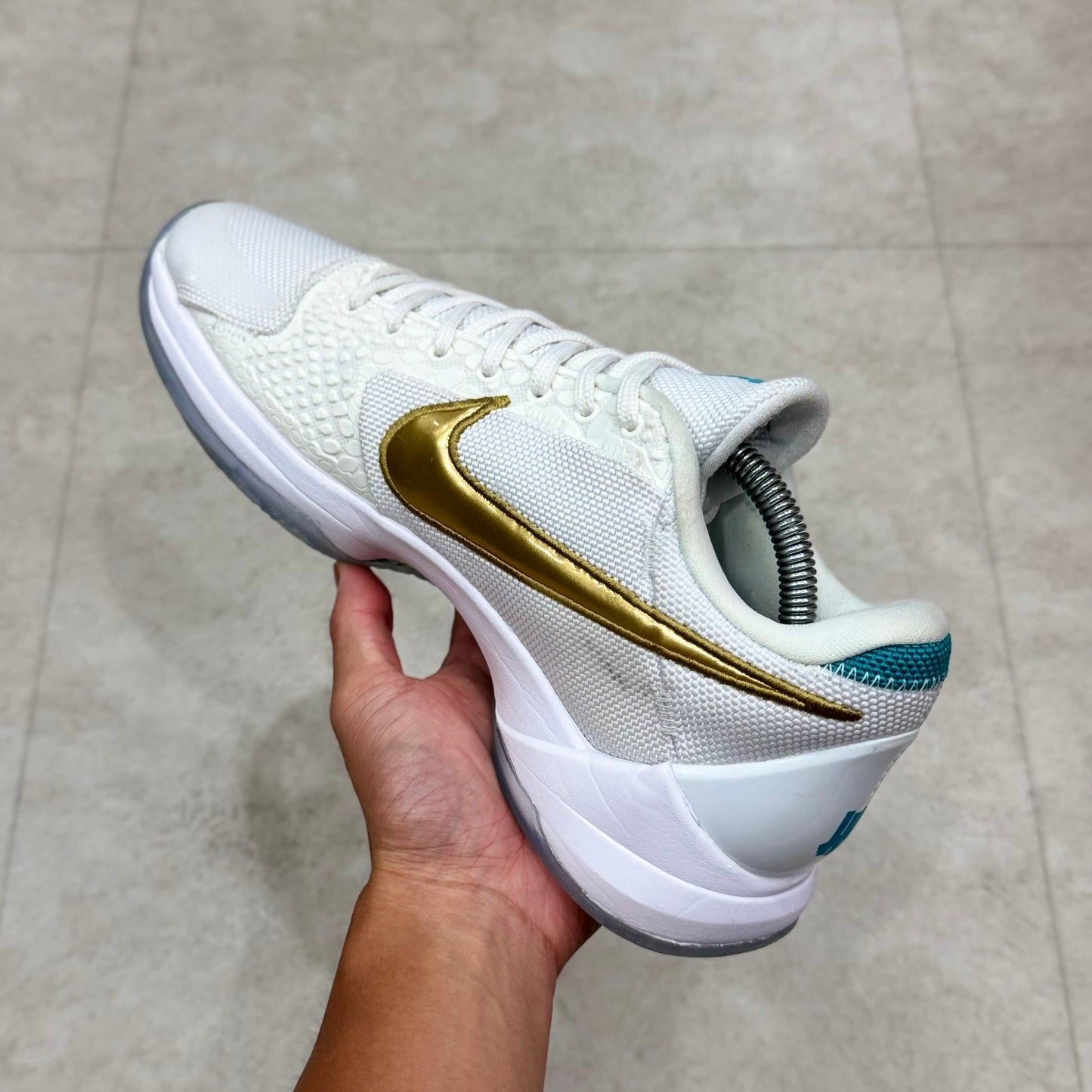 DB5551-900 Nike Kok 5 Undefeated Pack