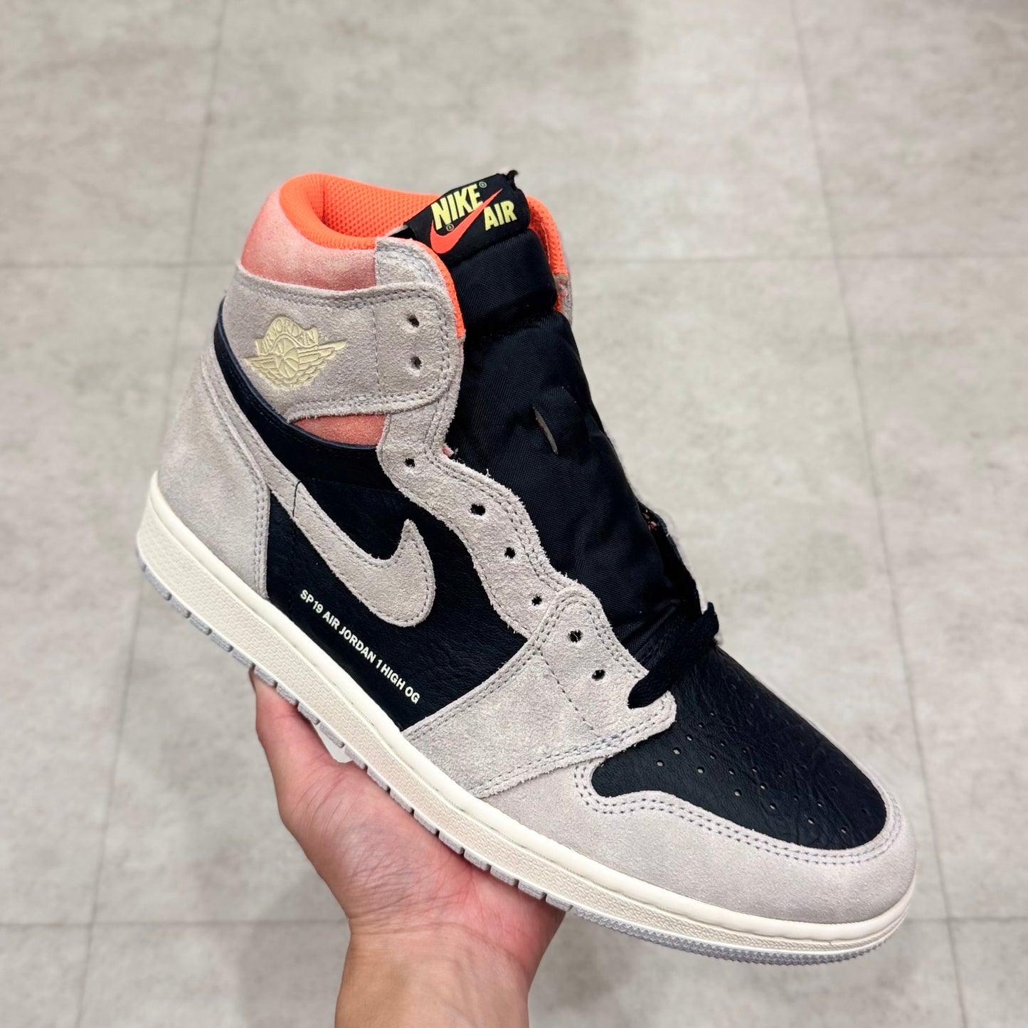 555088-018 Nike Air Jordan 1 Hyper Crimson