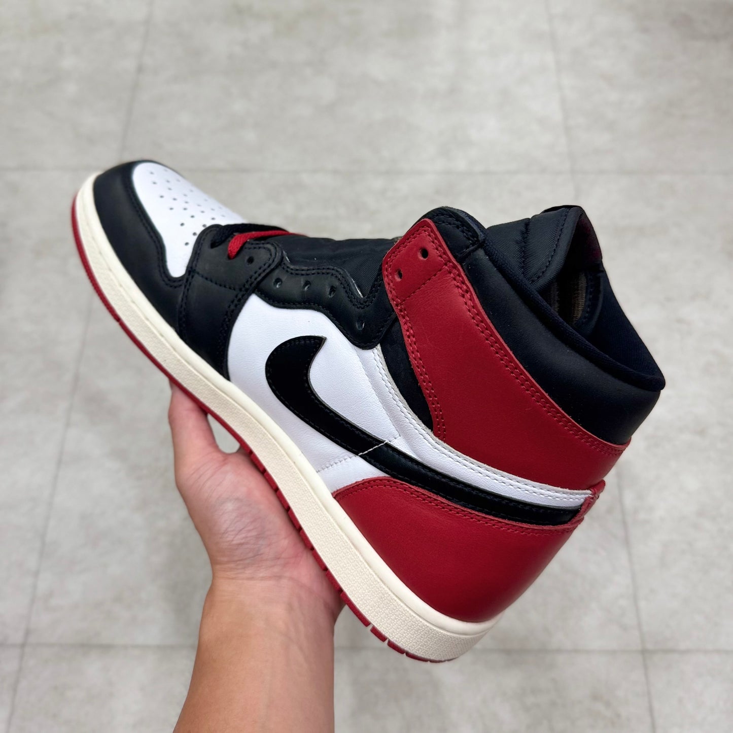 DZ5485-106 Nike Air Jordan 1 Black Toe 2025