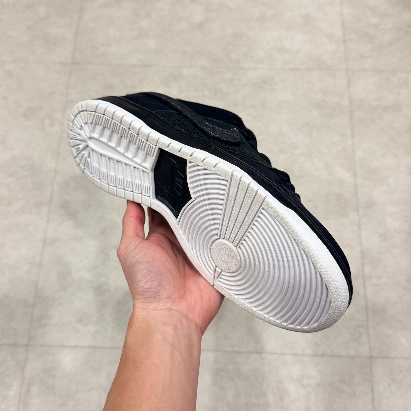 DH7756-010 Nike SB Dunk Gnarhunters