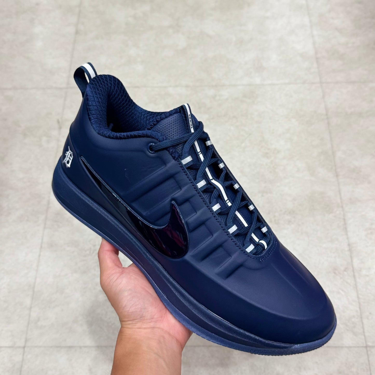 IM4668-400 Nike Book 2 Detroit Tigers