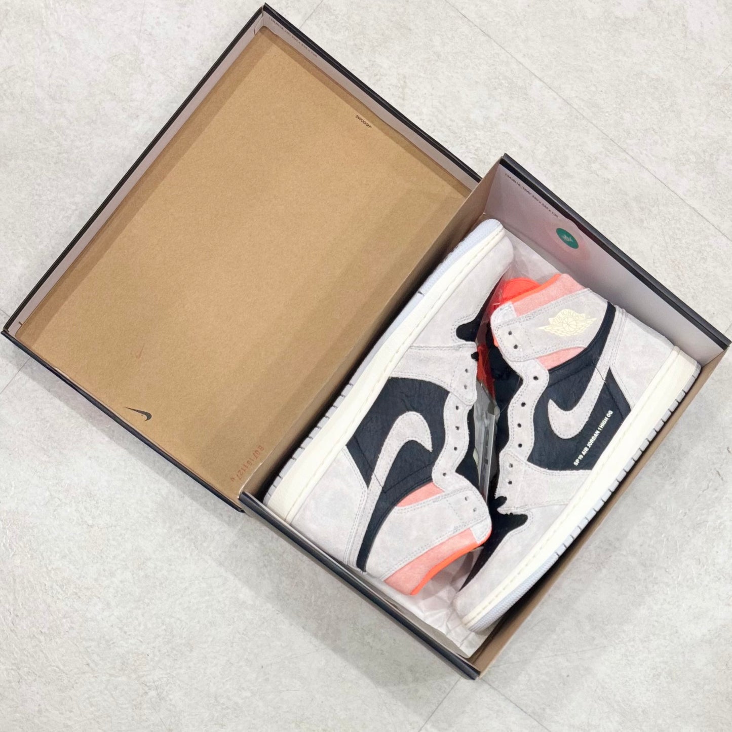 555088-018 Nike Air Jordan 1 Hyper Crimson