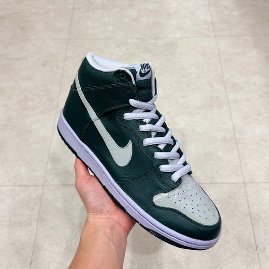 305050-302 Nike SB Dunk Ghost