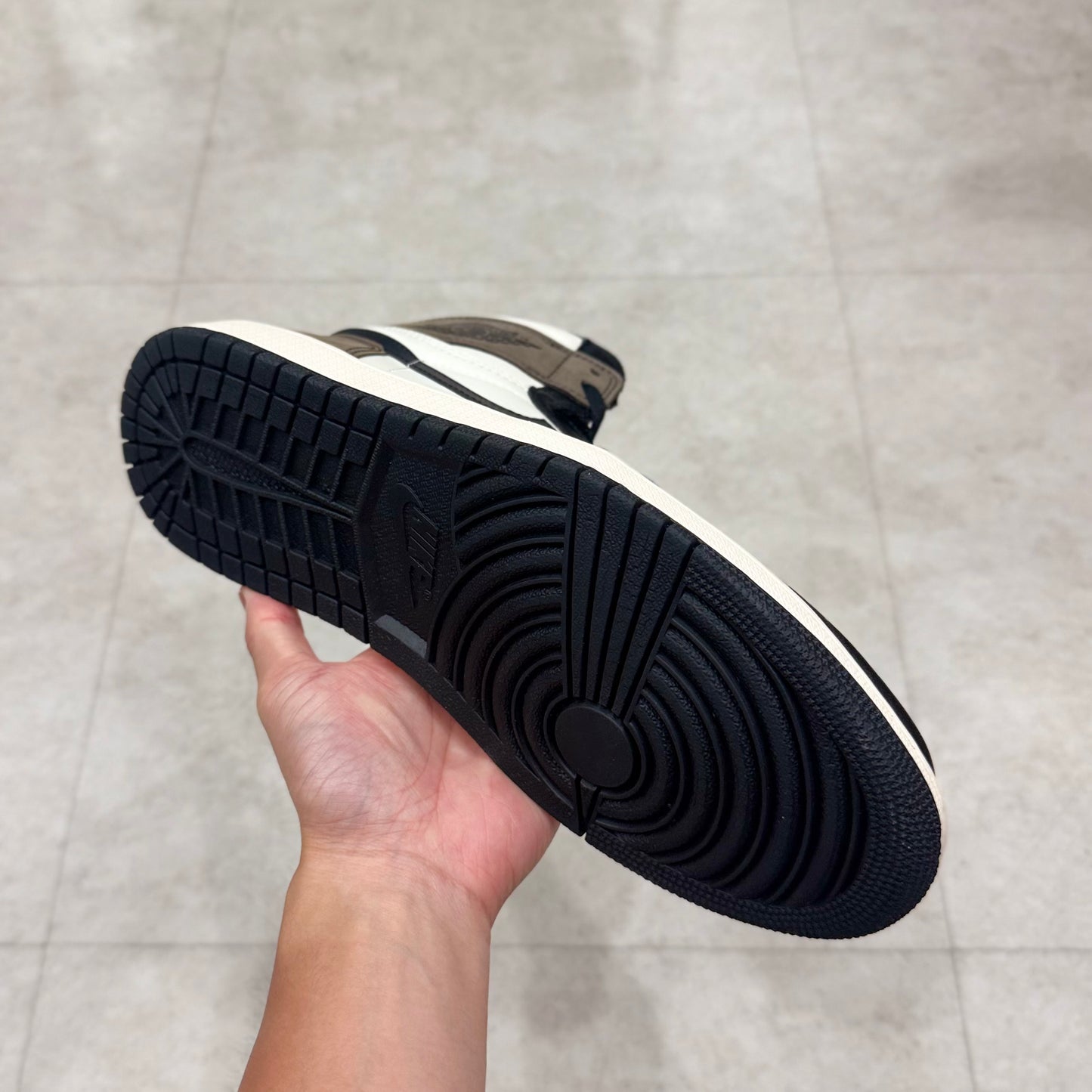 555088-105 Nike Air Jordan 1 Dark Mocha 2020