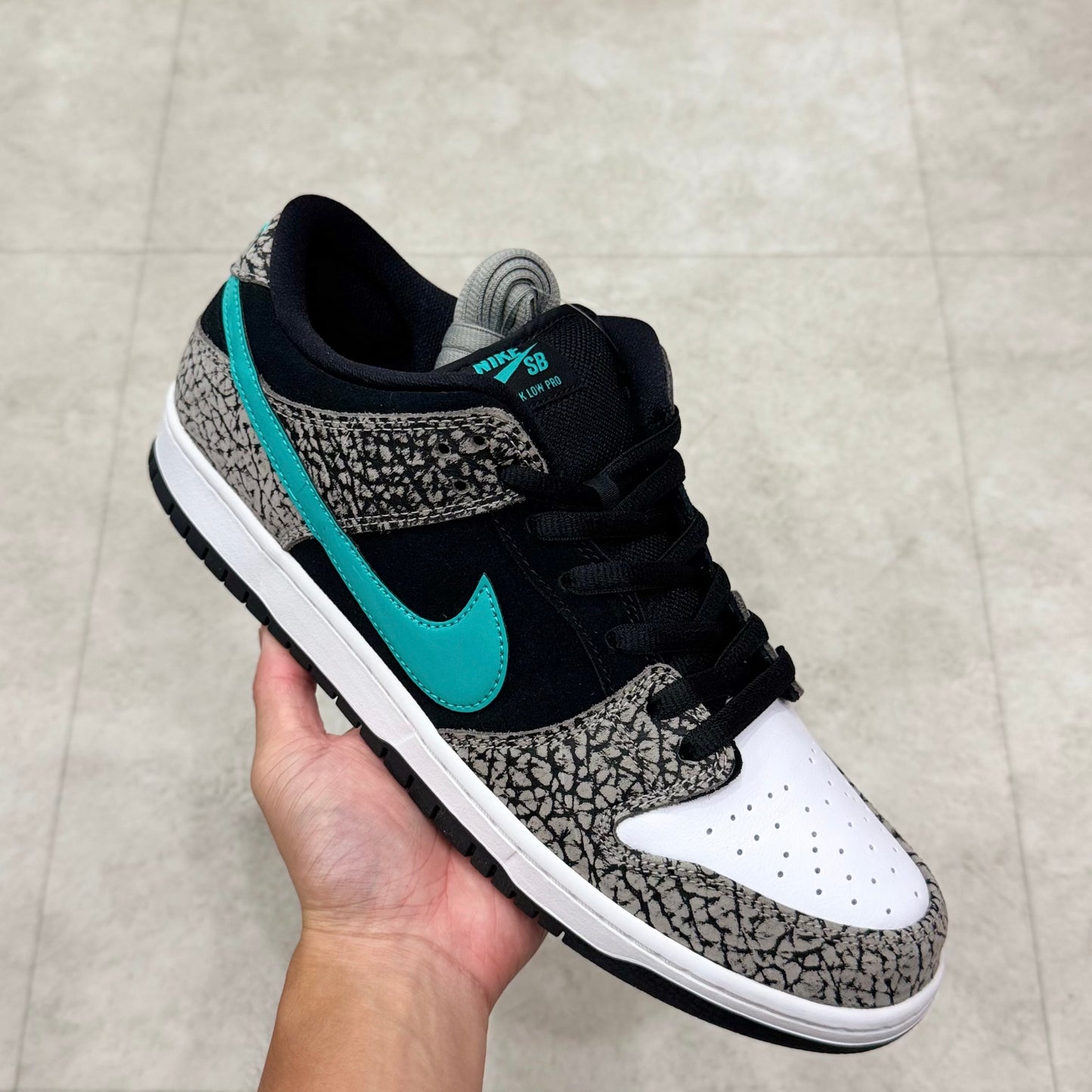 BQ6817-009 Nike SB Dunk Atmos Elephant