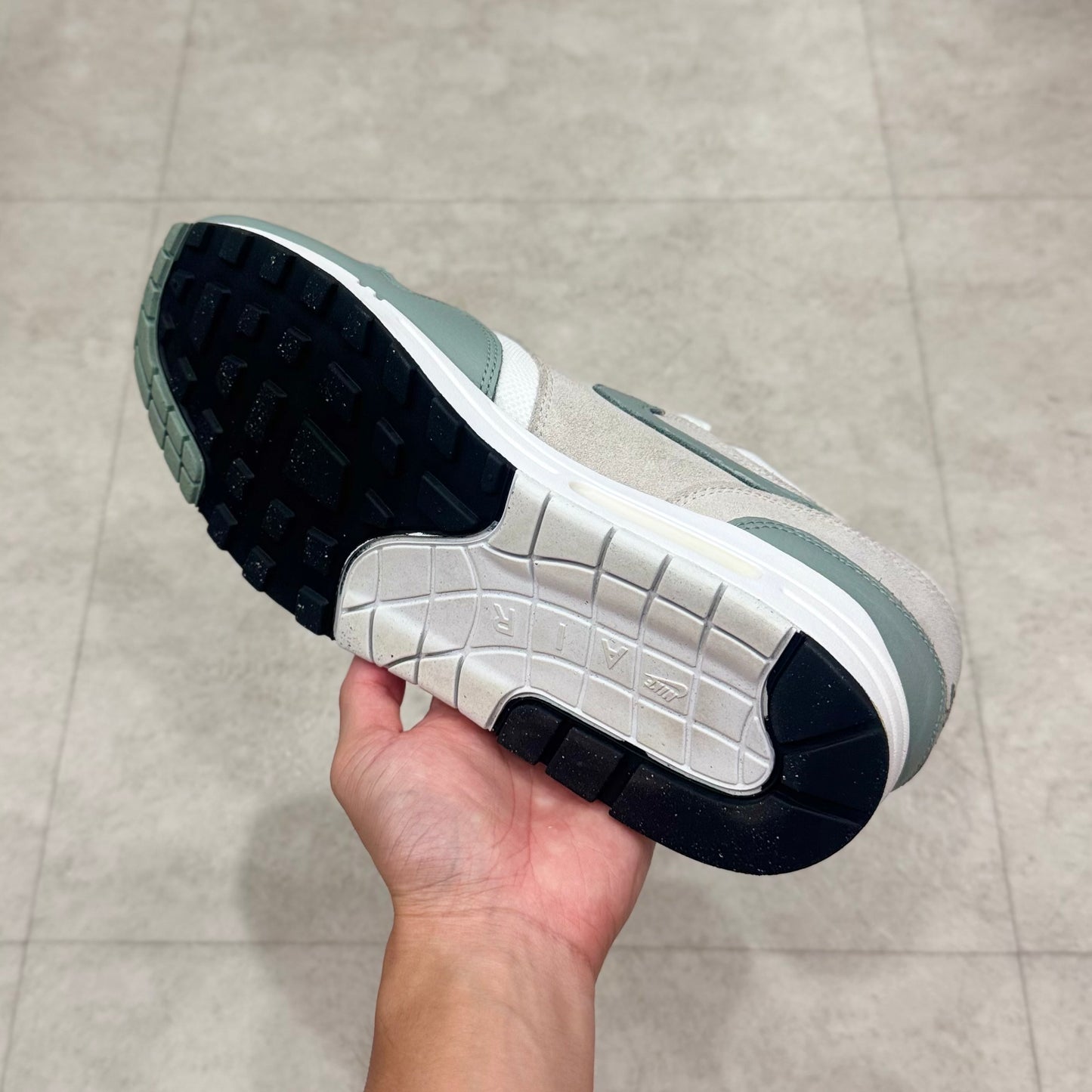 DZ4549-100 Nike Air Max 1 Mica Green