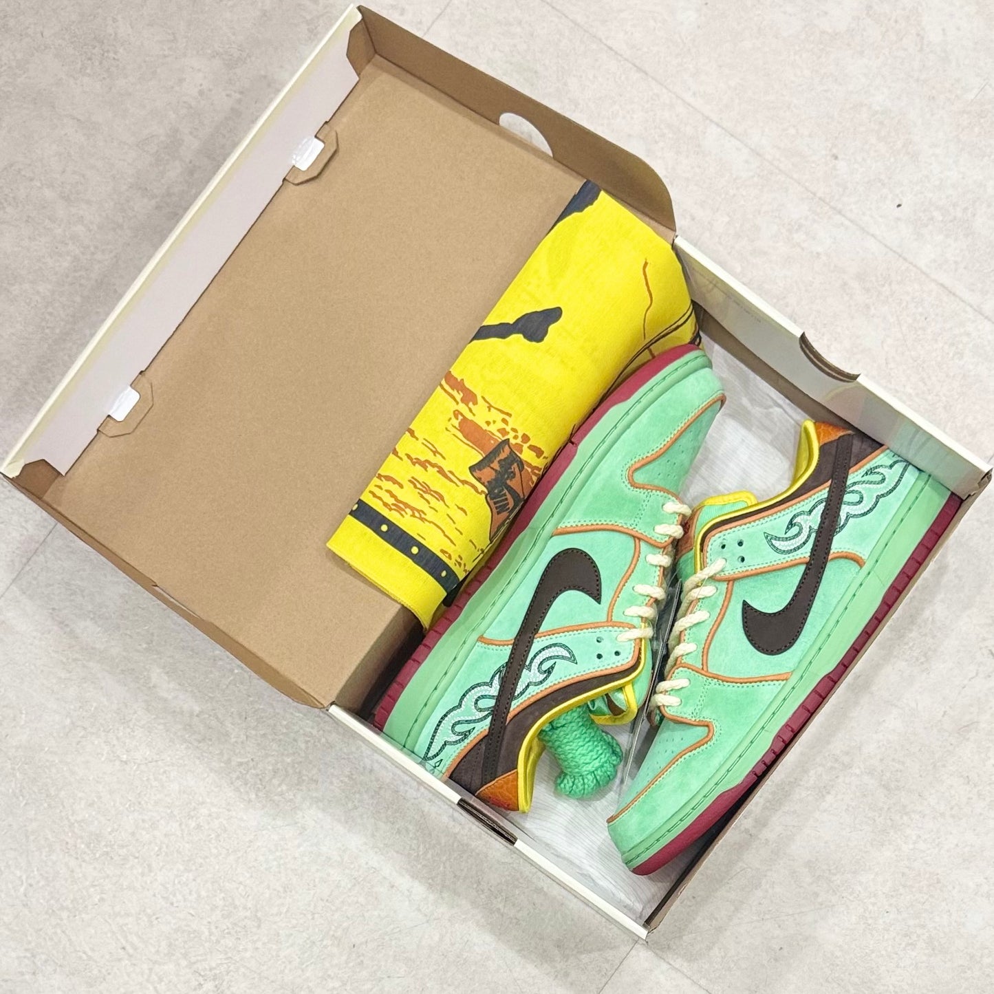 HF3058-300 Nike SB Dunk Tourmaline