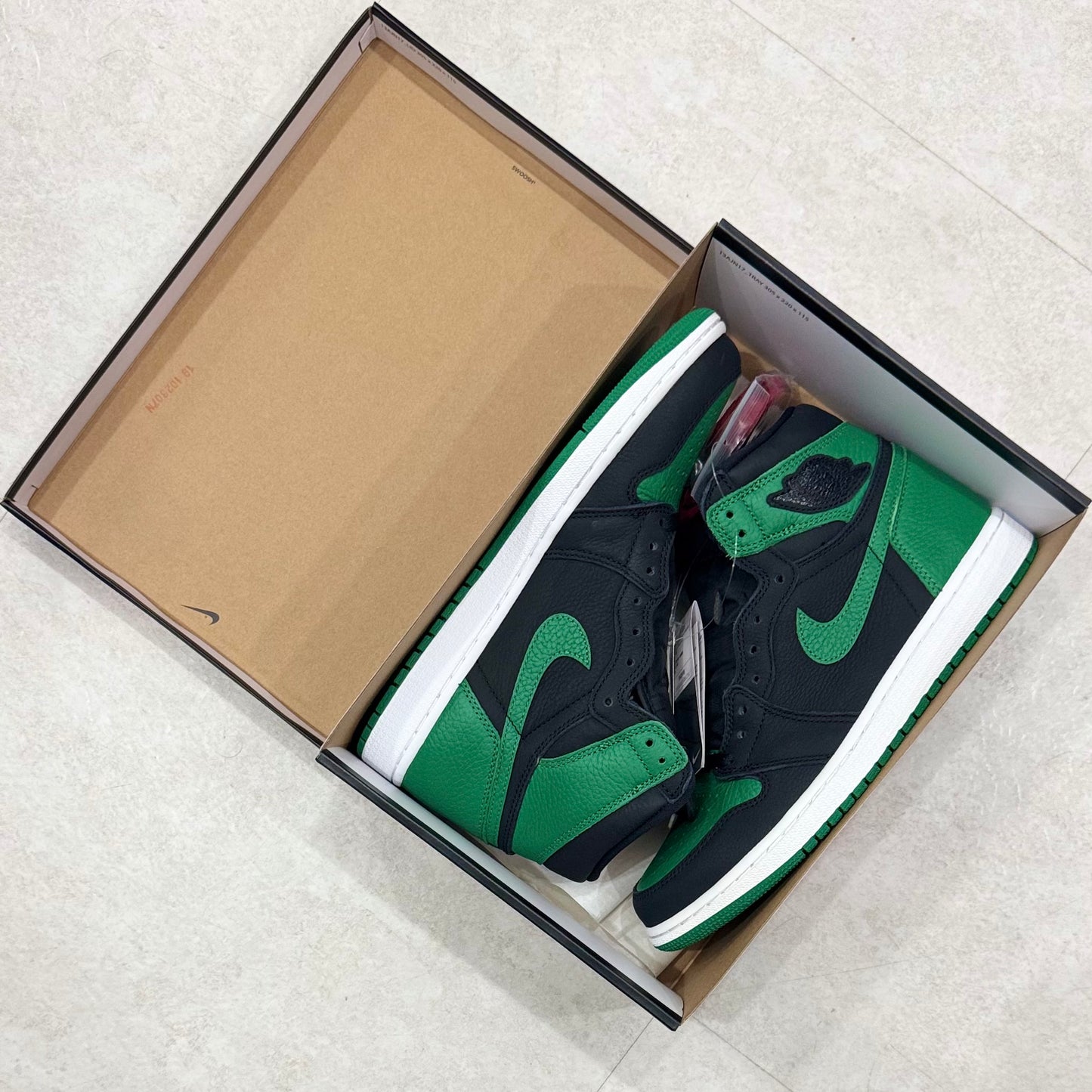 555088-030 Nike Air Jordan 1 Pine Green 2020