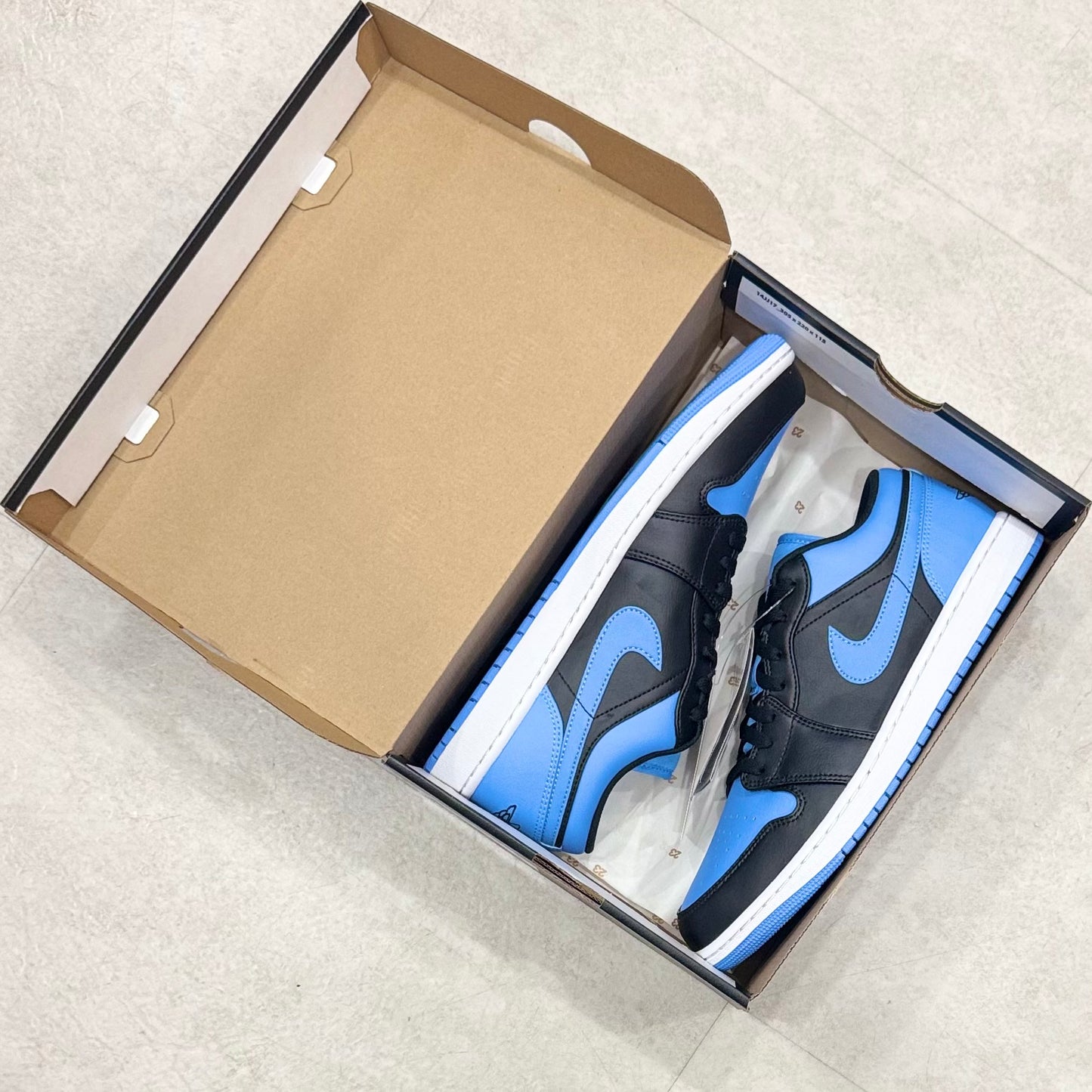 553558-041 Nike Air Jordan 1 UNC 2023