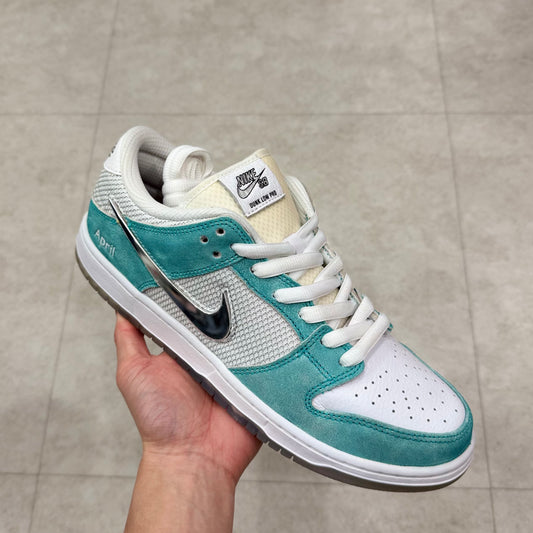FD2562-400 Nike SB Dunk April Skateboards