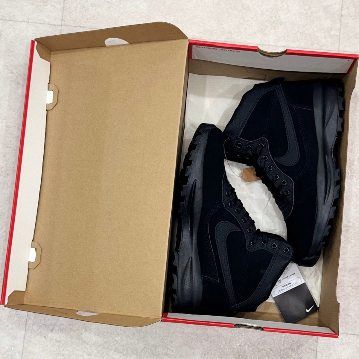 844358-003 Nike Manoadome Triple Black