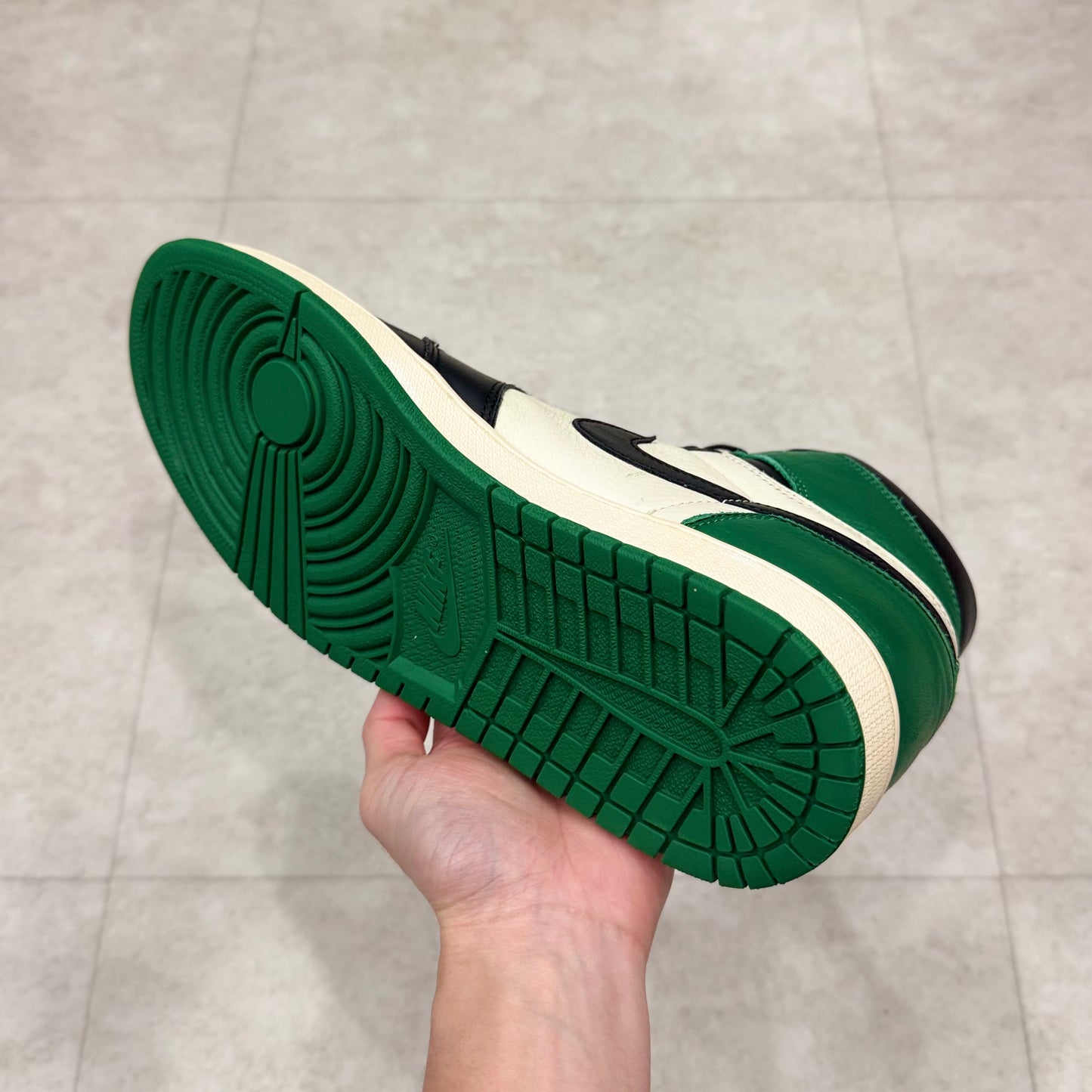 555088-302 Nike Air Jordan 1 Pine Green 2018