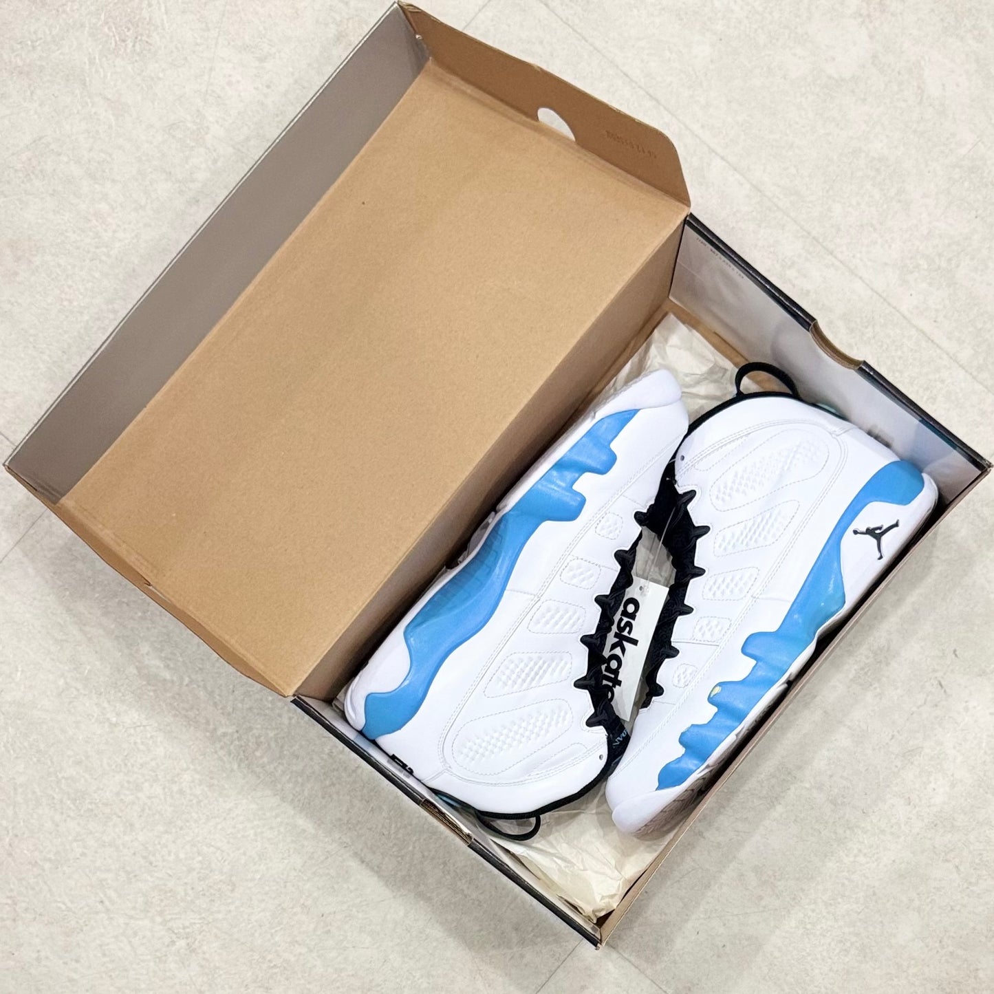 302370-103 Nike Air Jordan 9 UNC 2020