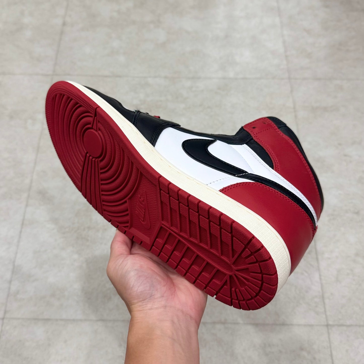 DZ5485-106 Nike Air Jordan 1 Black Toe 2025