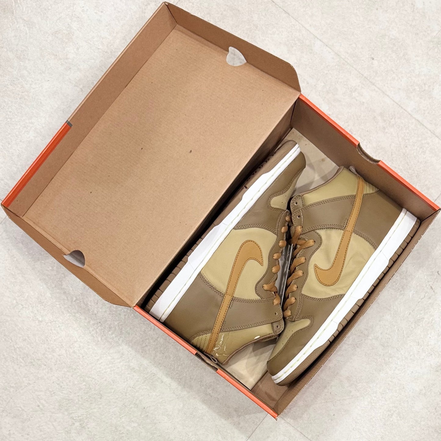 304717-222 Nike Dunk May Attack Maple