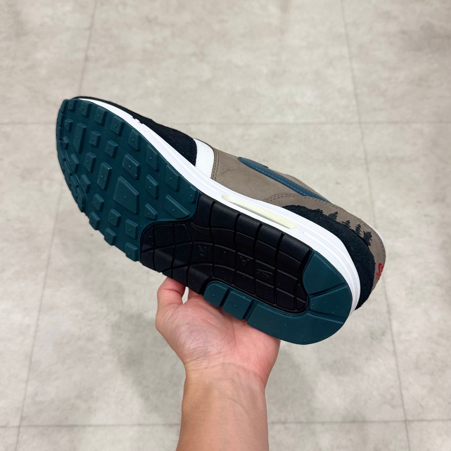 FJ0698-100 Nike Air Max 1 Escape 2023