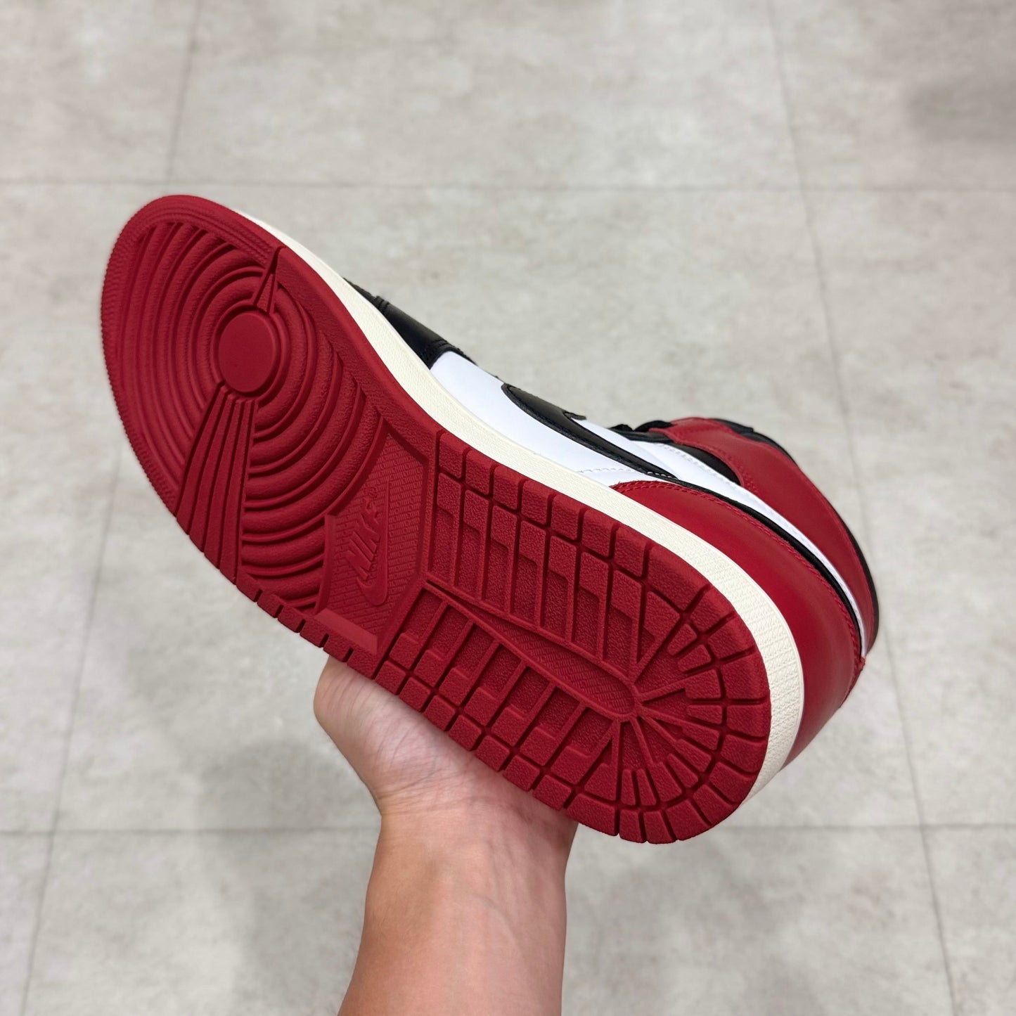 DZ5485-106 Nike Air Jordan 1 Black Toe 2025