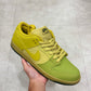 IO0427-300 Nike SB Dunk Saffron Quartz