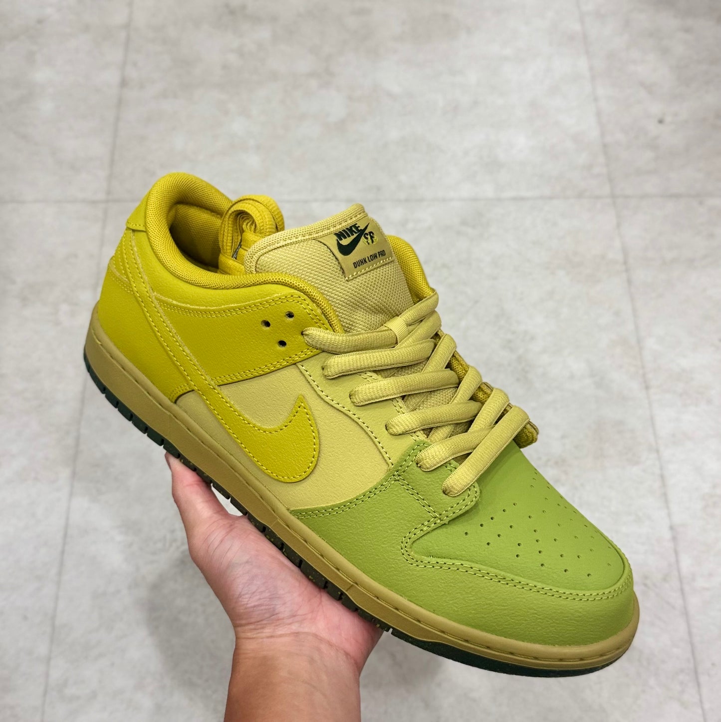 IO0427-300 Nike SB Dunk Saffron Quartz