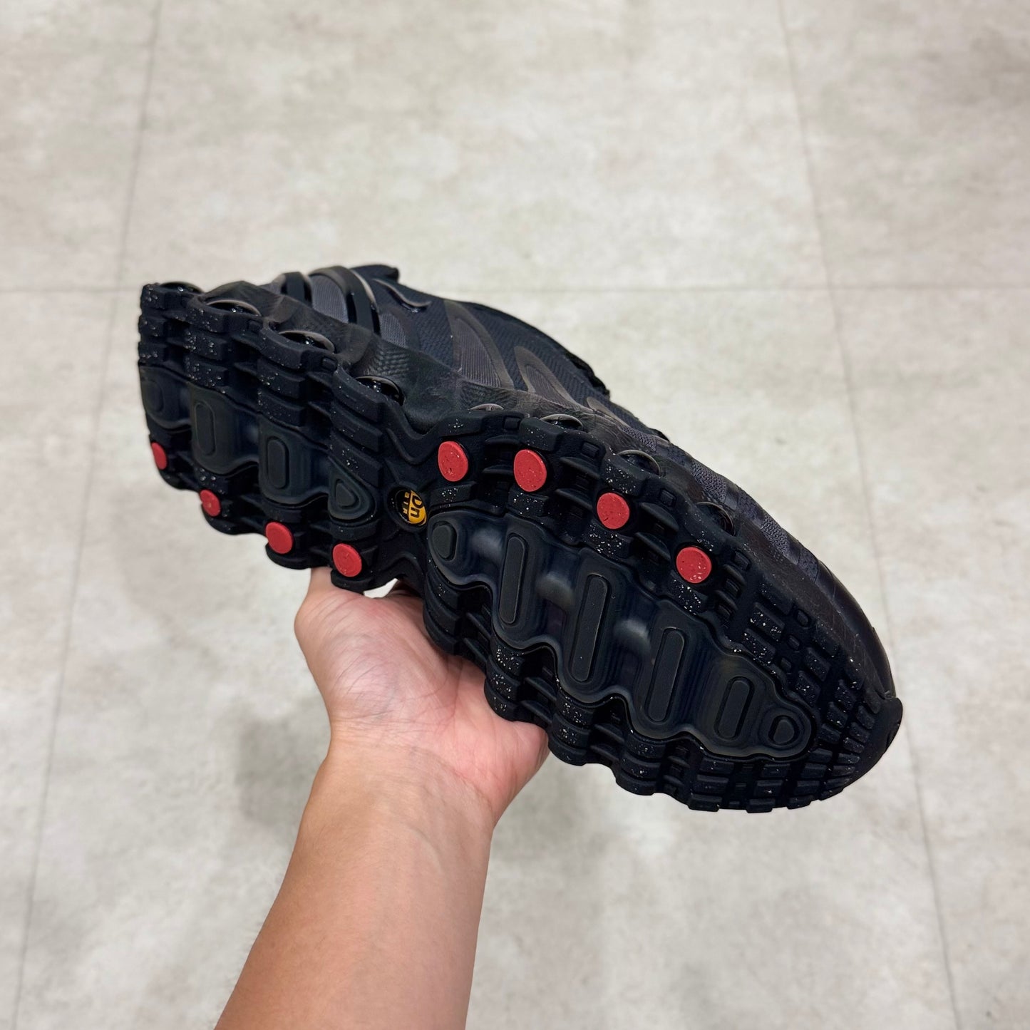 FQ7860-002 Nike Air Max DN8 Triple Black