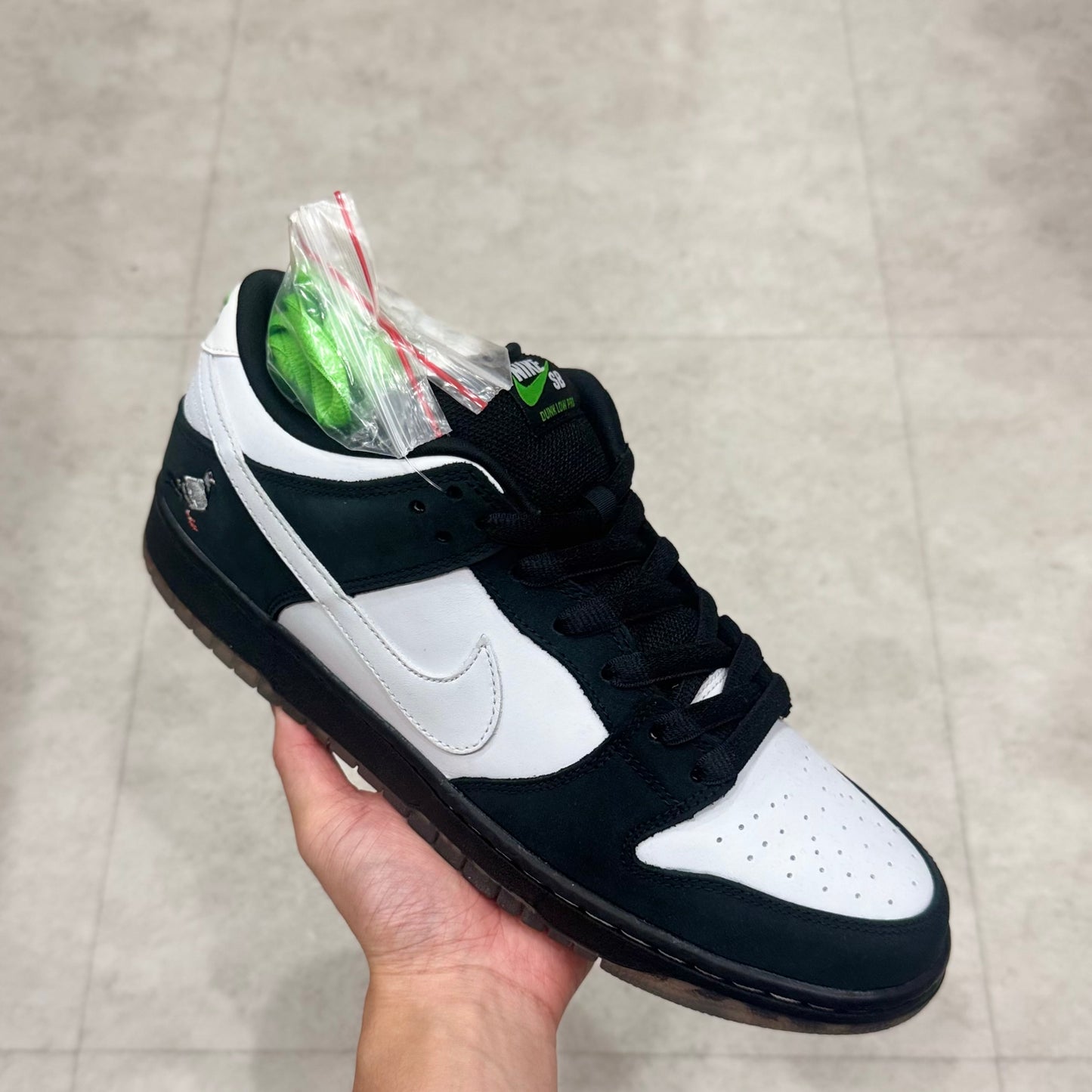 BV1310-013 Nike SB Dunk Staple Panda pigion