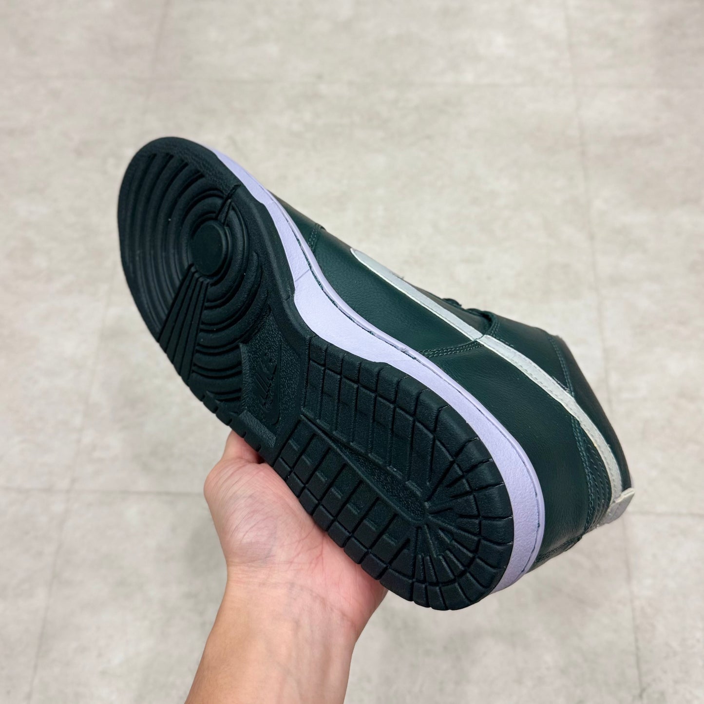 305050-302 Nike SB Dunk Ghost