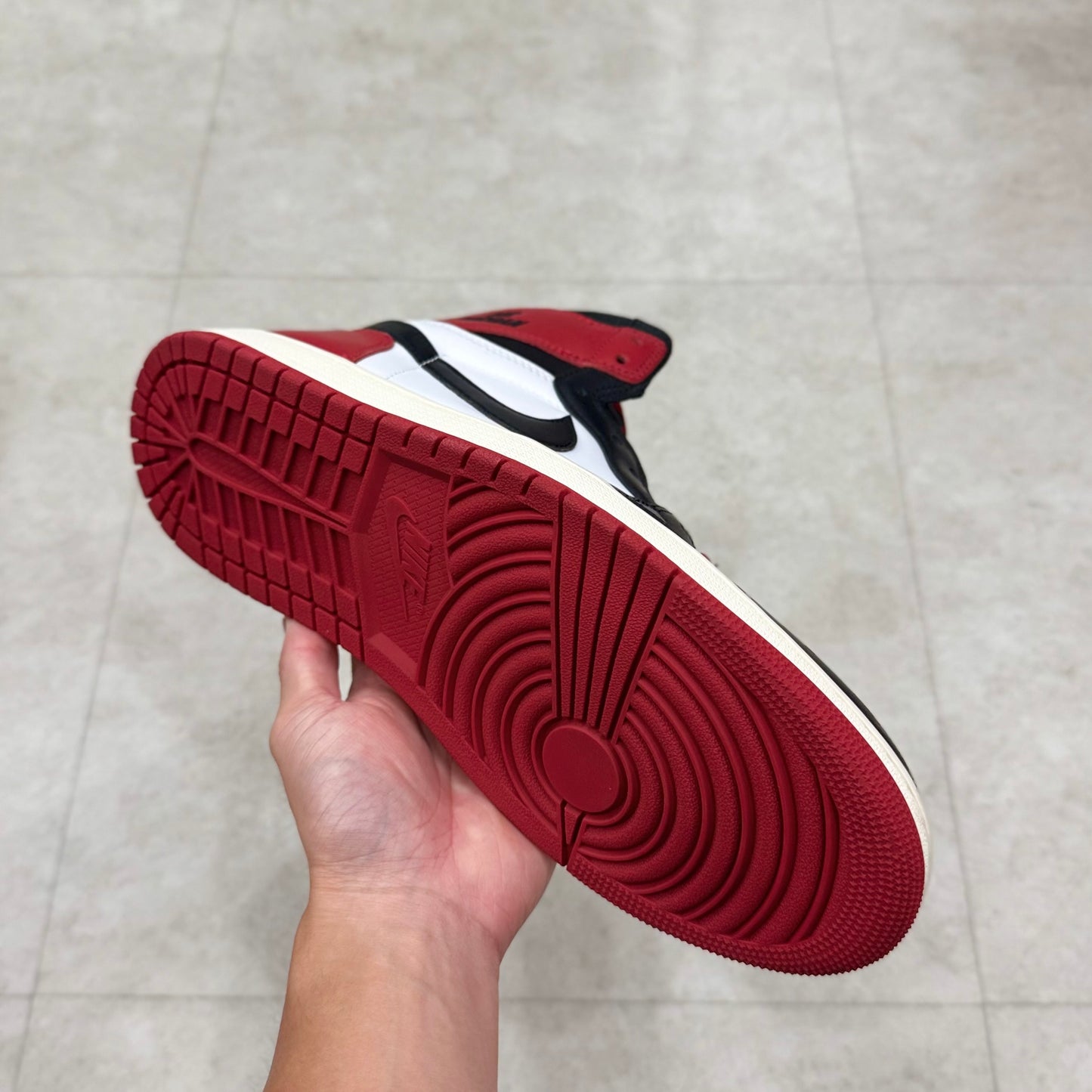 DZ5485-106 Nike Air Jordan 1 Black Toe 2025
