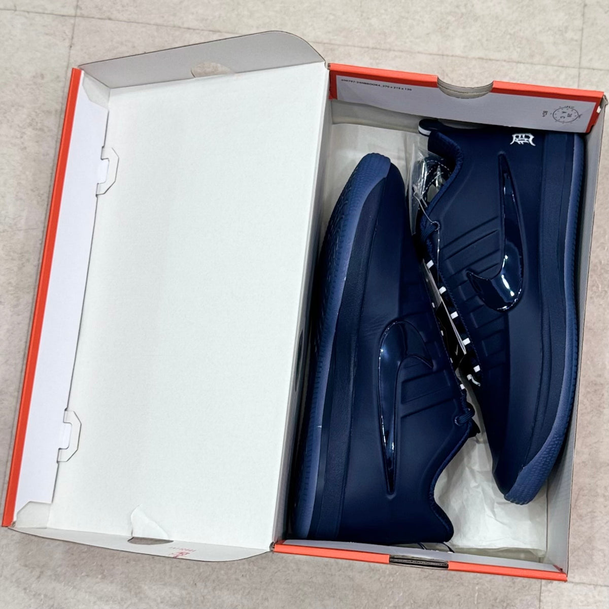 IM4668-400 Nike Book 2 MLB Detroit Tigers