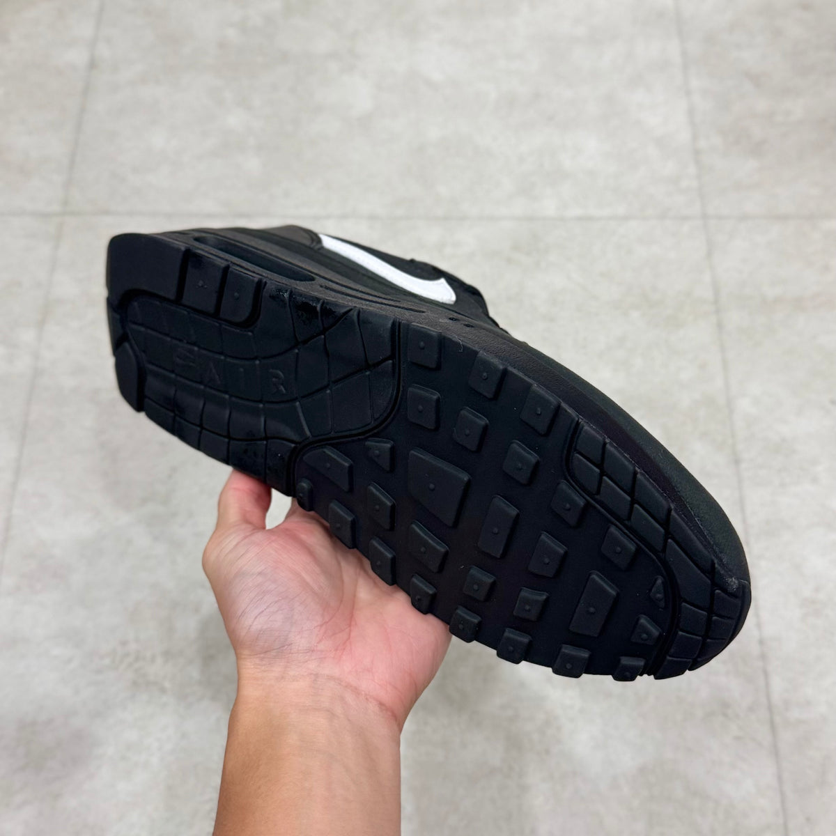 FZ0628-010 Nike Air Max 1 Black White