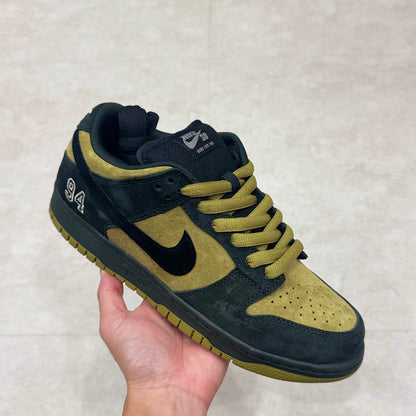 HQ8487-300 Nike SB Dunk Supreme