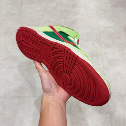 305050-362 Nike SB Dunk Motley Crue