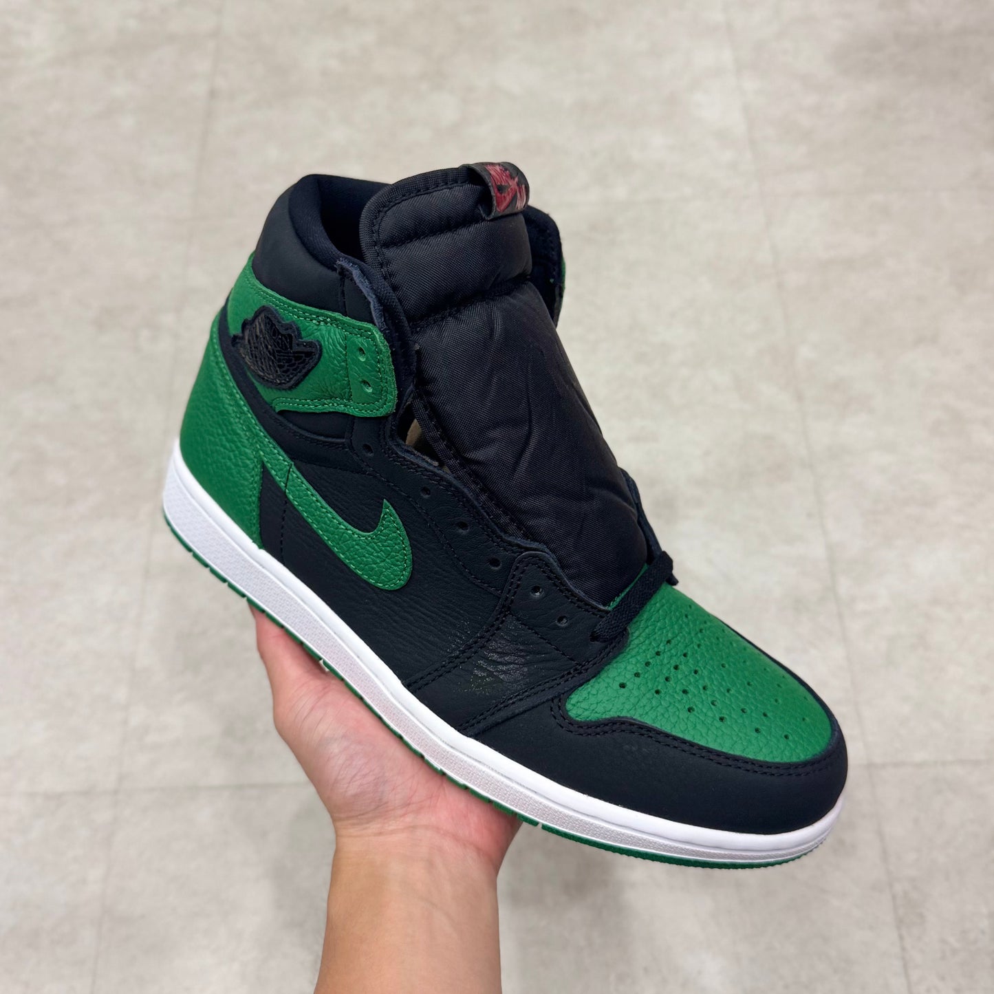 555088-030 Nike Air Jordan 1 Pine Green 2019