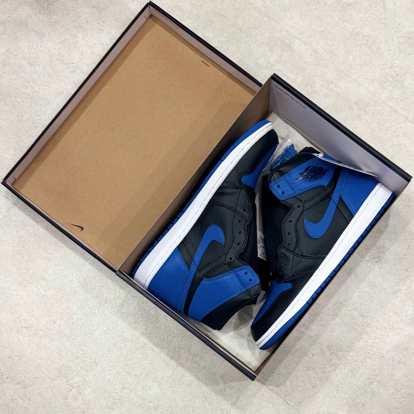 555088-007 Nike Air Jordan 1 Royal 2017