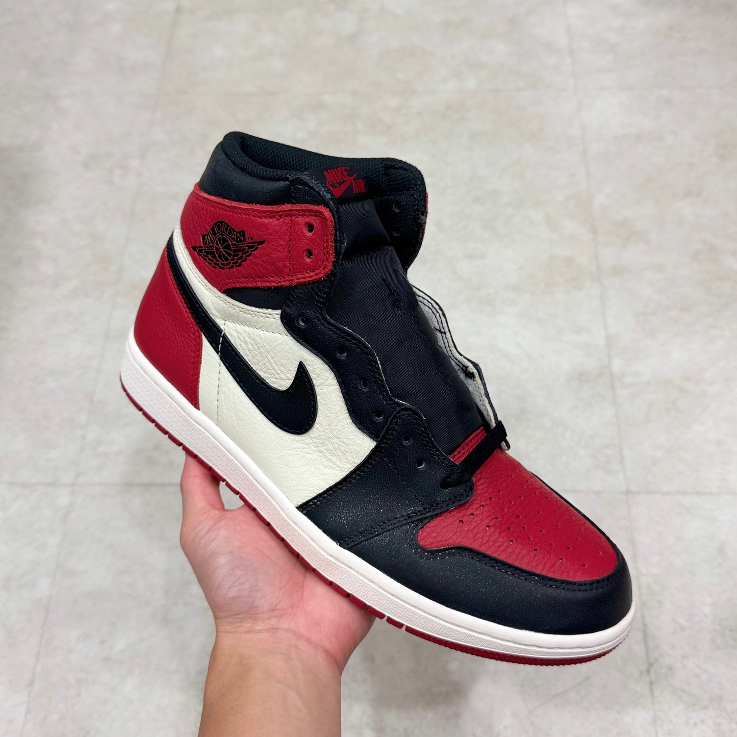 555088-610 Nike Air Jordan 1 Bred Toe 2018