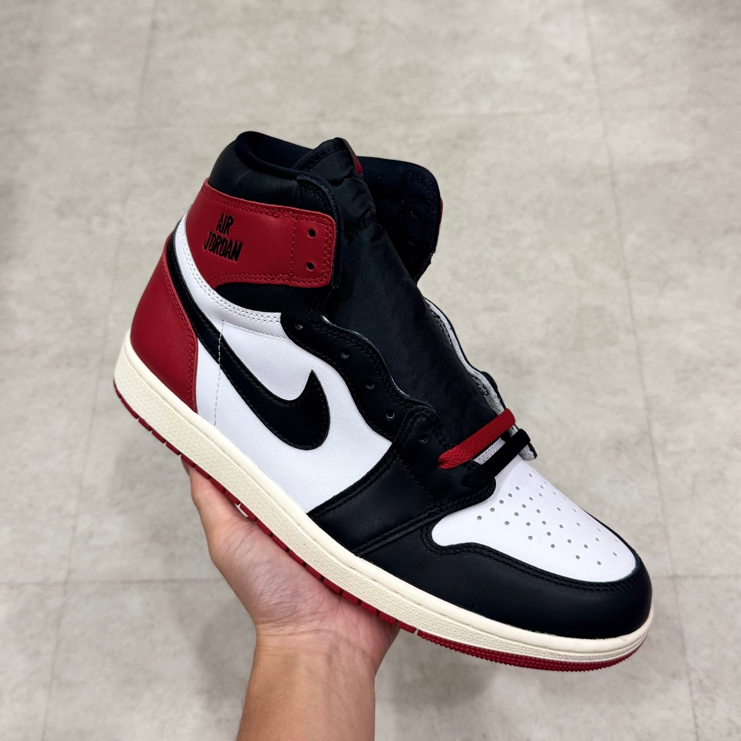DZ5485-106 Nike Air Jordan 1 Black Toe 2025