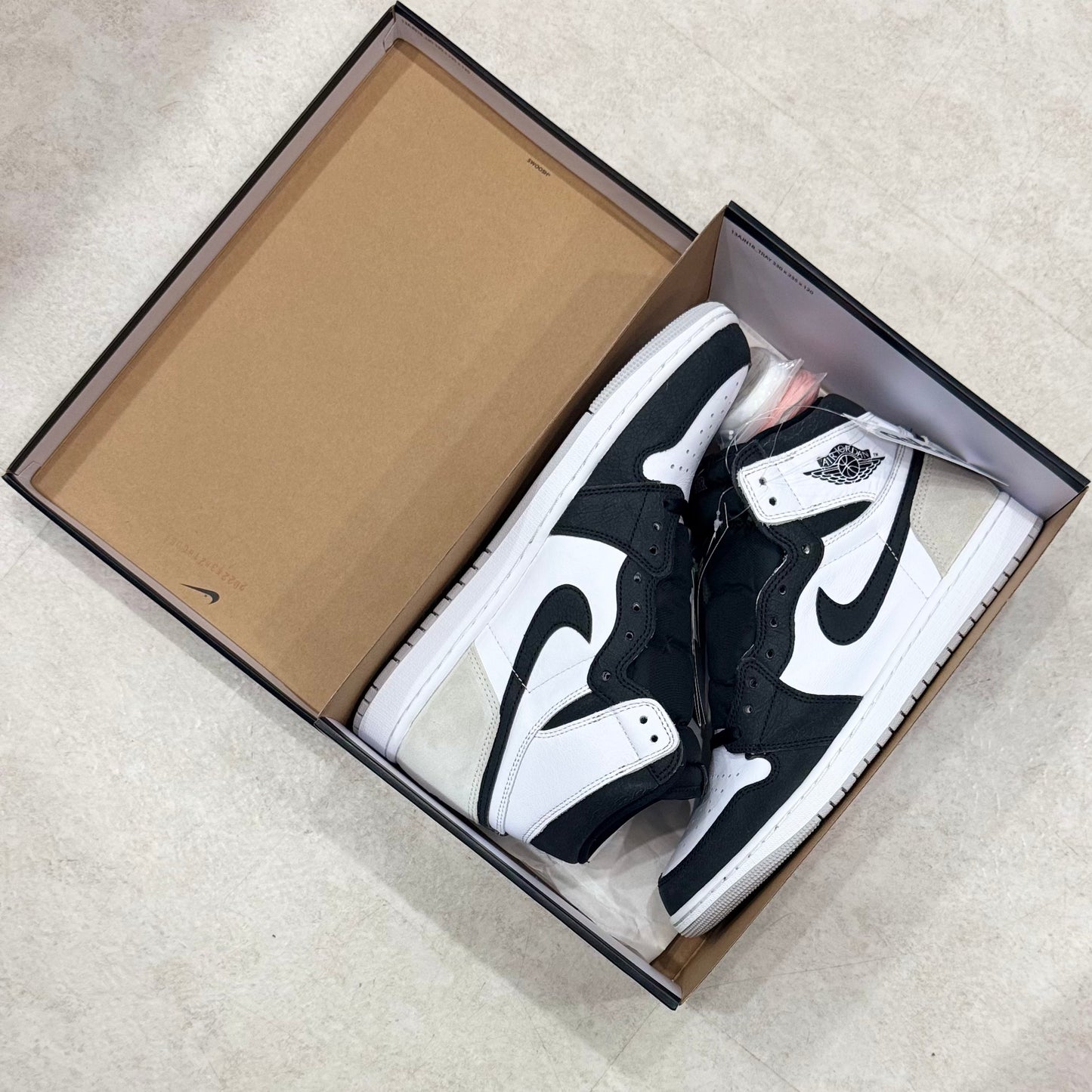 555088-108 Nike Air Jordan 1 Bleached Coral 2022