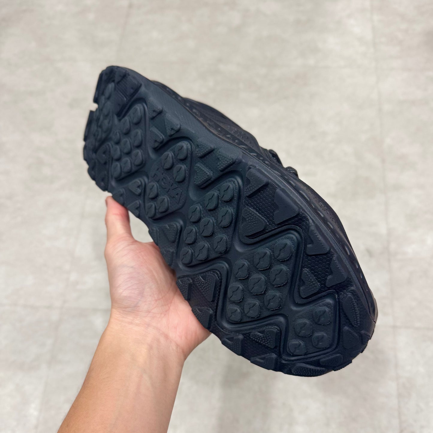 1141570 Hoka Ora Primo Black