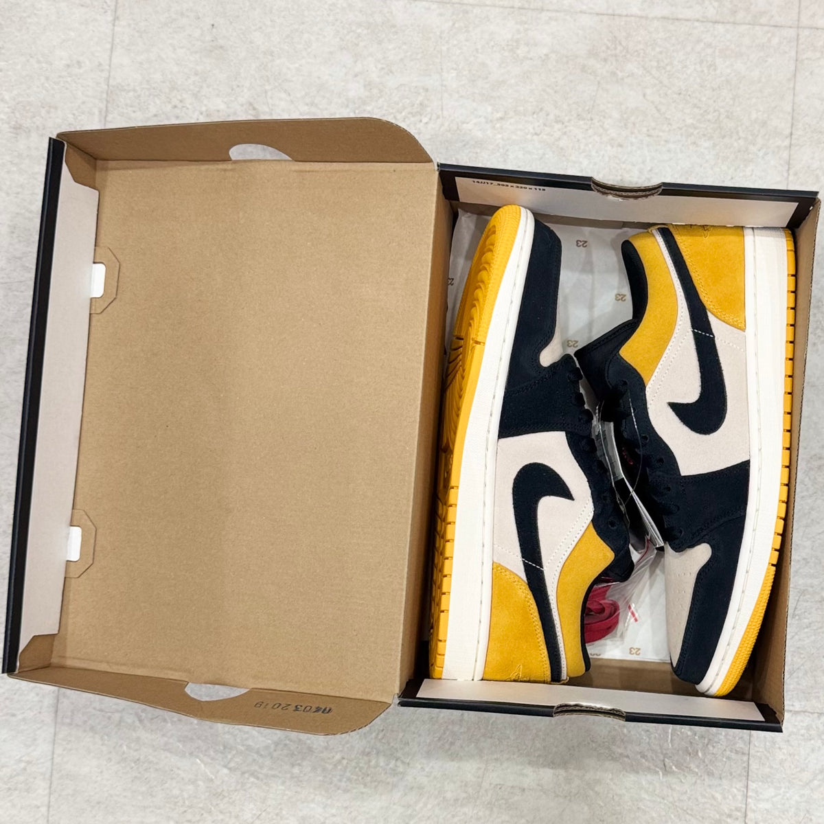 553558-127 Nike Air Jordan 1 University Gold