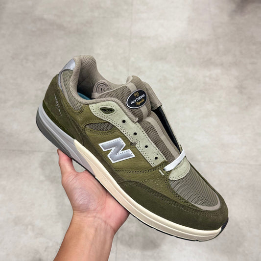 NM933JKL New Balance 933 Andrew Reynolds