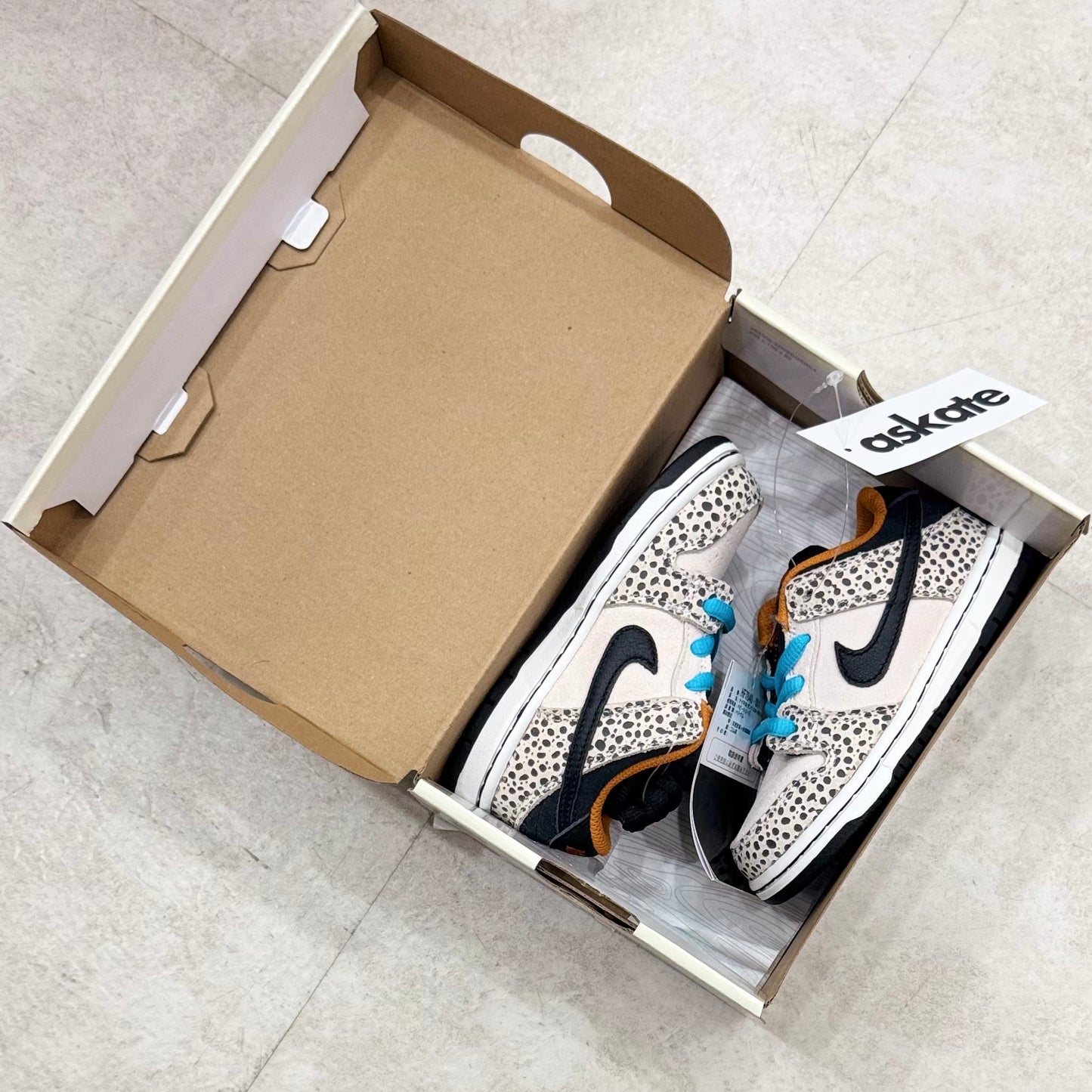 HF7840-001 Nike SB Dunk Paris Olympic