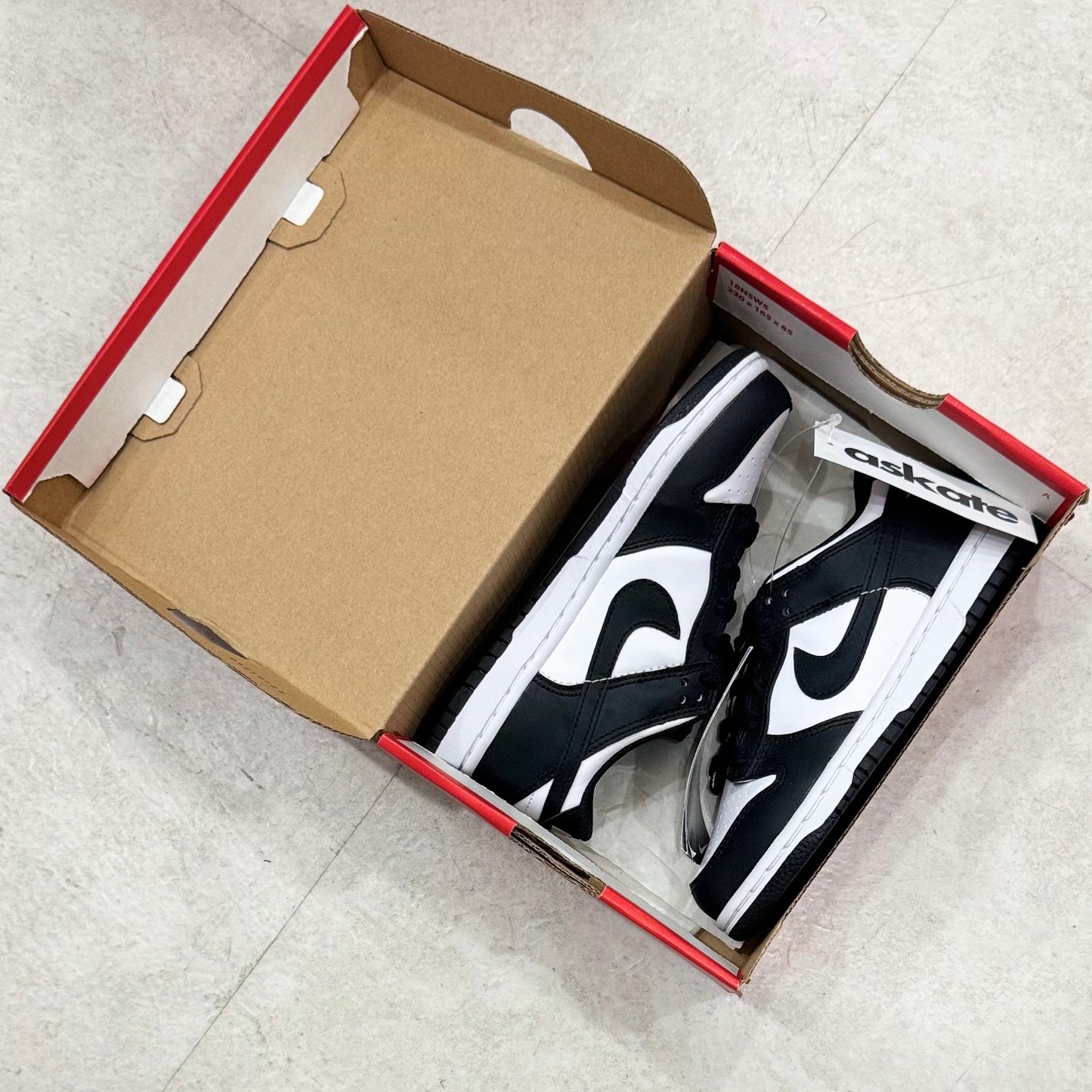 CW1588-100 Nike Dunk Panda
