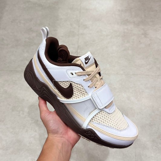 HQ3073-100 Nike Field Jaxx Travis Scott